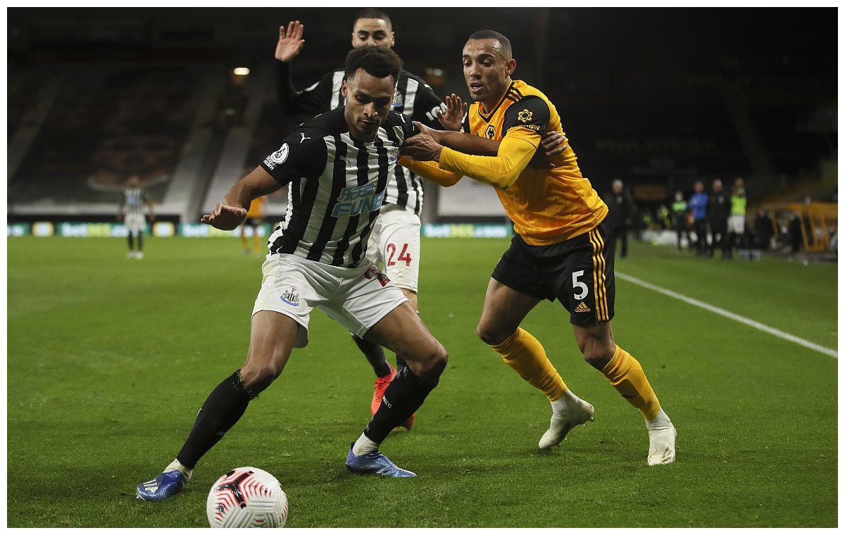 突尼斯中锋发威，狼队客场逆转战胜对手(狼队vs曼彻斯特联队)