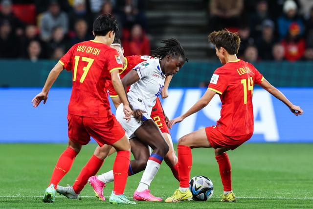 香港女足后腰组织进攻，助球队取得连胜