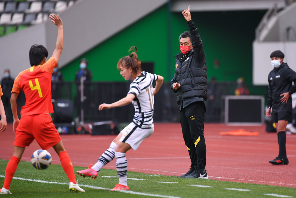 包含德国女足完成逆转，荣登榜首的词条