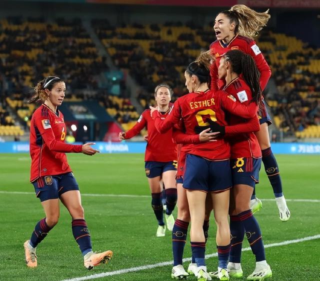 包含西班牙女足队大胜巴拿马，晋级八强的词条