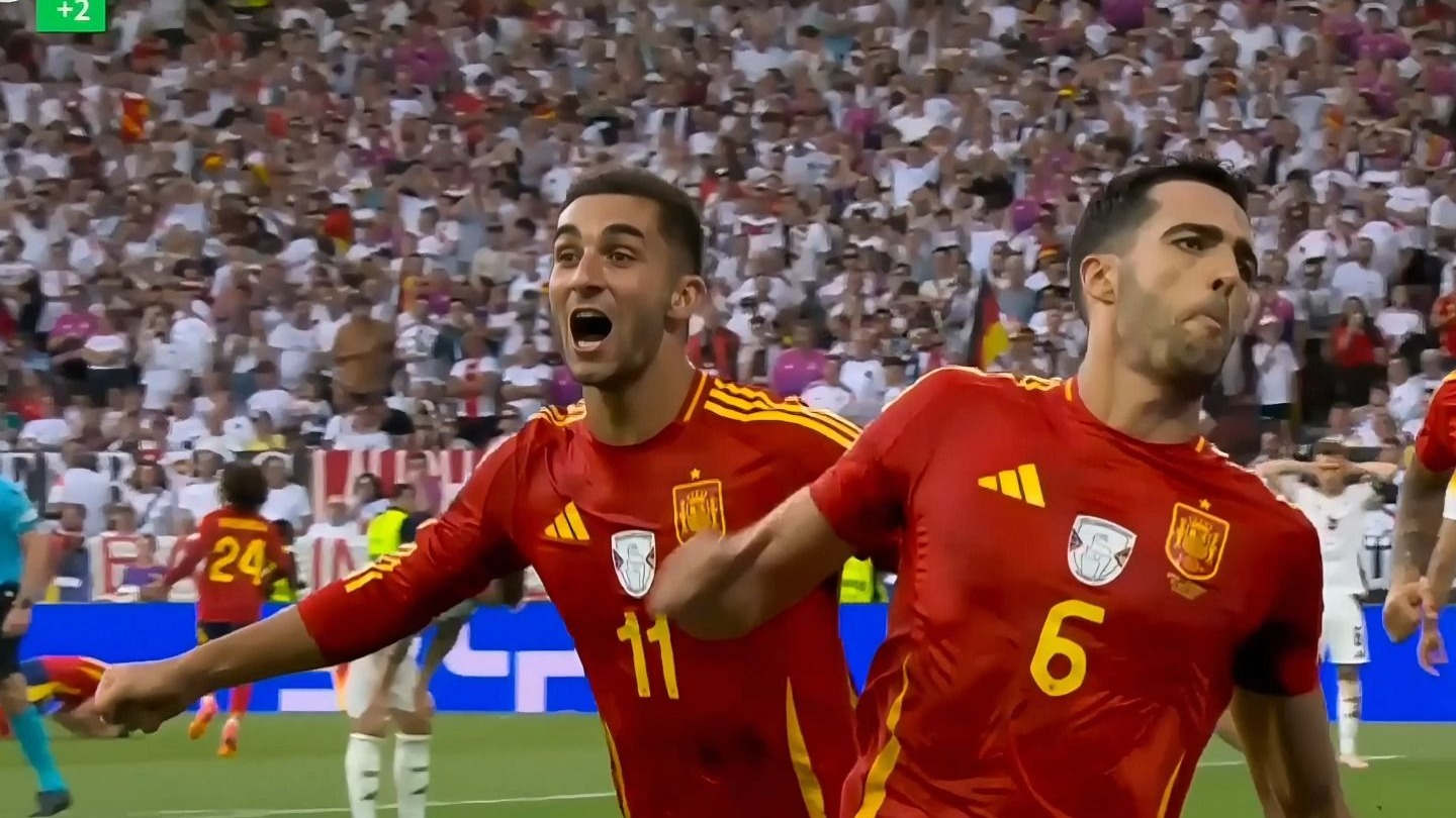 西班牙队球员发挥精彩，西班牙国家队晋级淘汰赛的简单介绍
